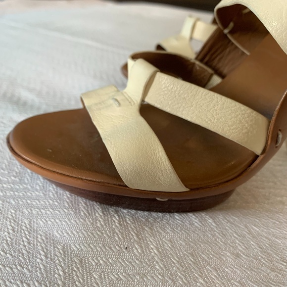 Via Spiga Cream Leather Platform Heels - Picture 5 of 8